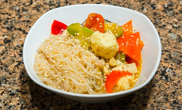 Фунчоза с тофу и овощами